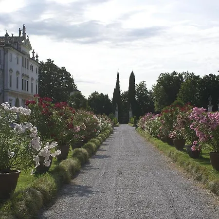 Ghislanzoni 아파트